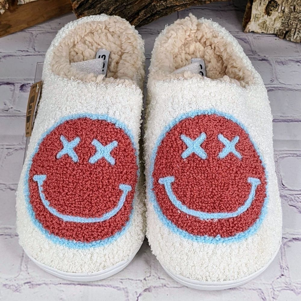 NWT - Seven Smiley Face Slippers - Size Medium
